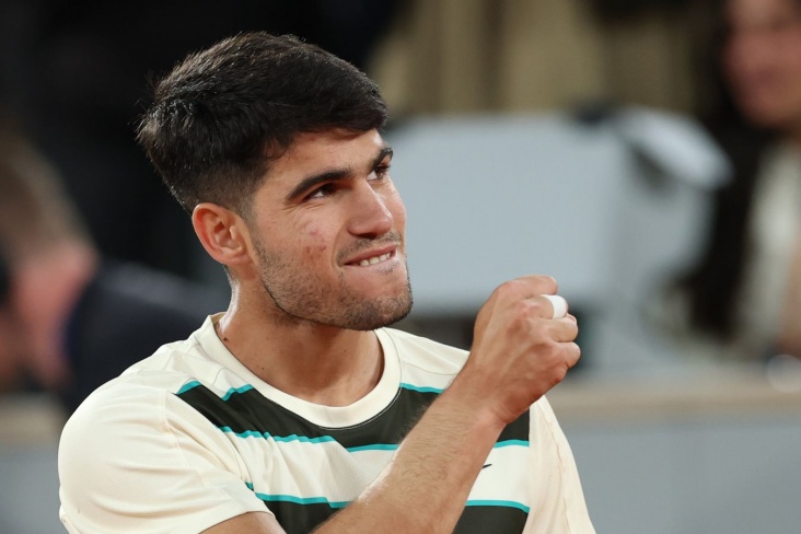 Karlos Alkaraz uzeo trofej na Rolan Garosu 2025, pobedivši Janika Sinera