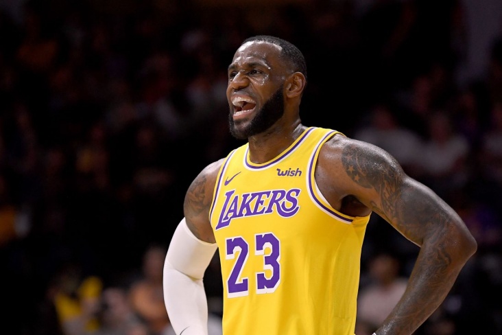 Bivši trener Lejkersa Skot objasnio zašto Lebron Džejms nije još zaslužio statuu ispred arene
