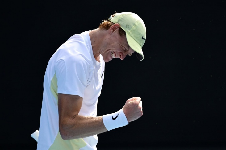 Janik Siner pobedio Feliksa Ože-Aliasima u tri seta na startu Završnog ATP turnira